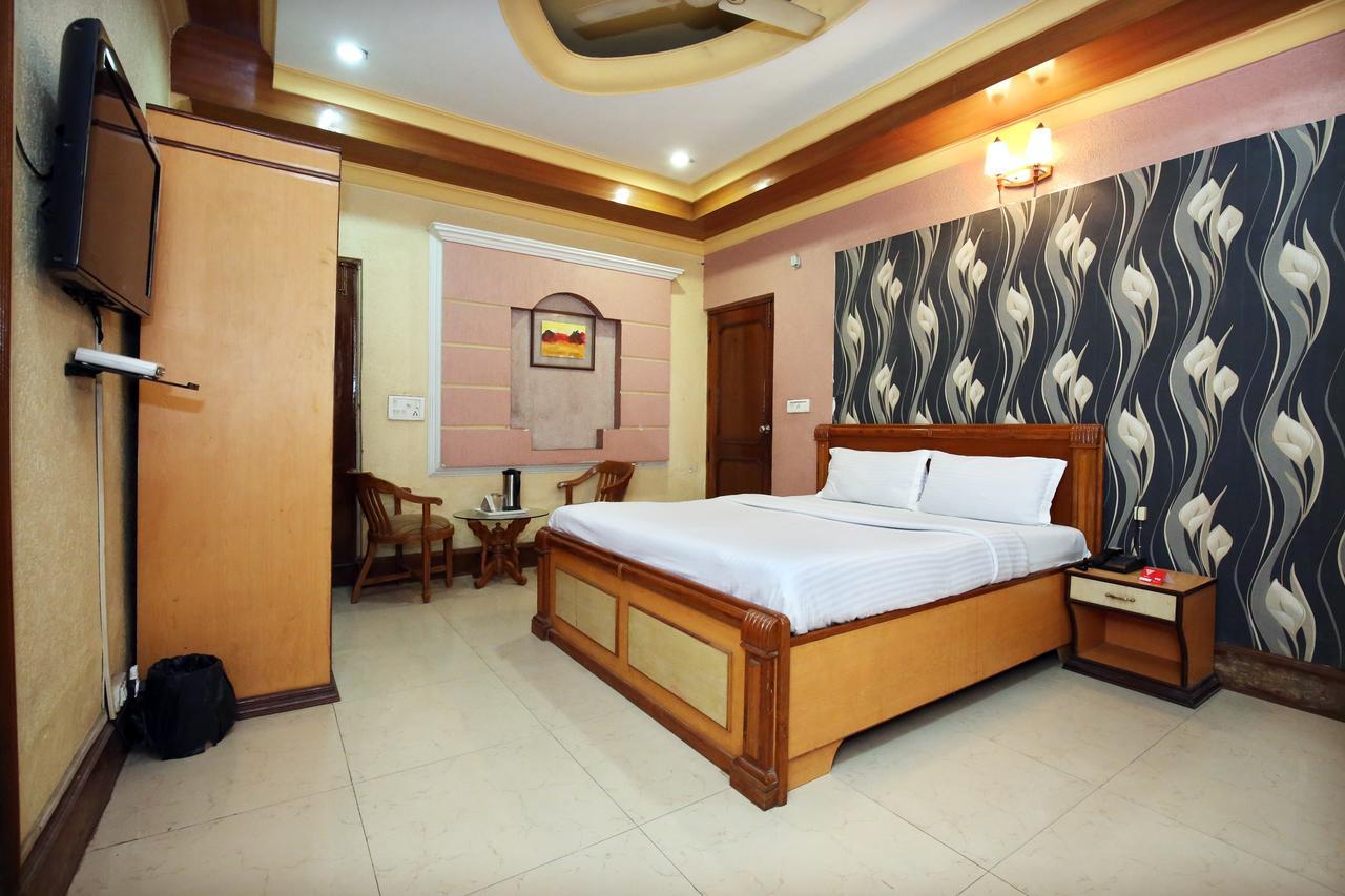 Capital O 10990 Hotel Gobind Regency Zirakpur Exterior photo