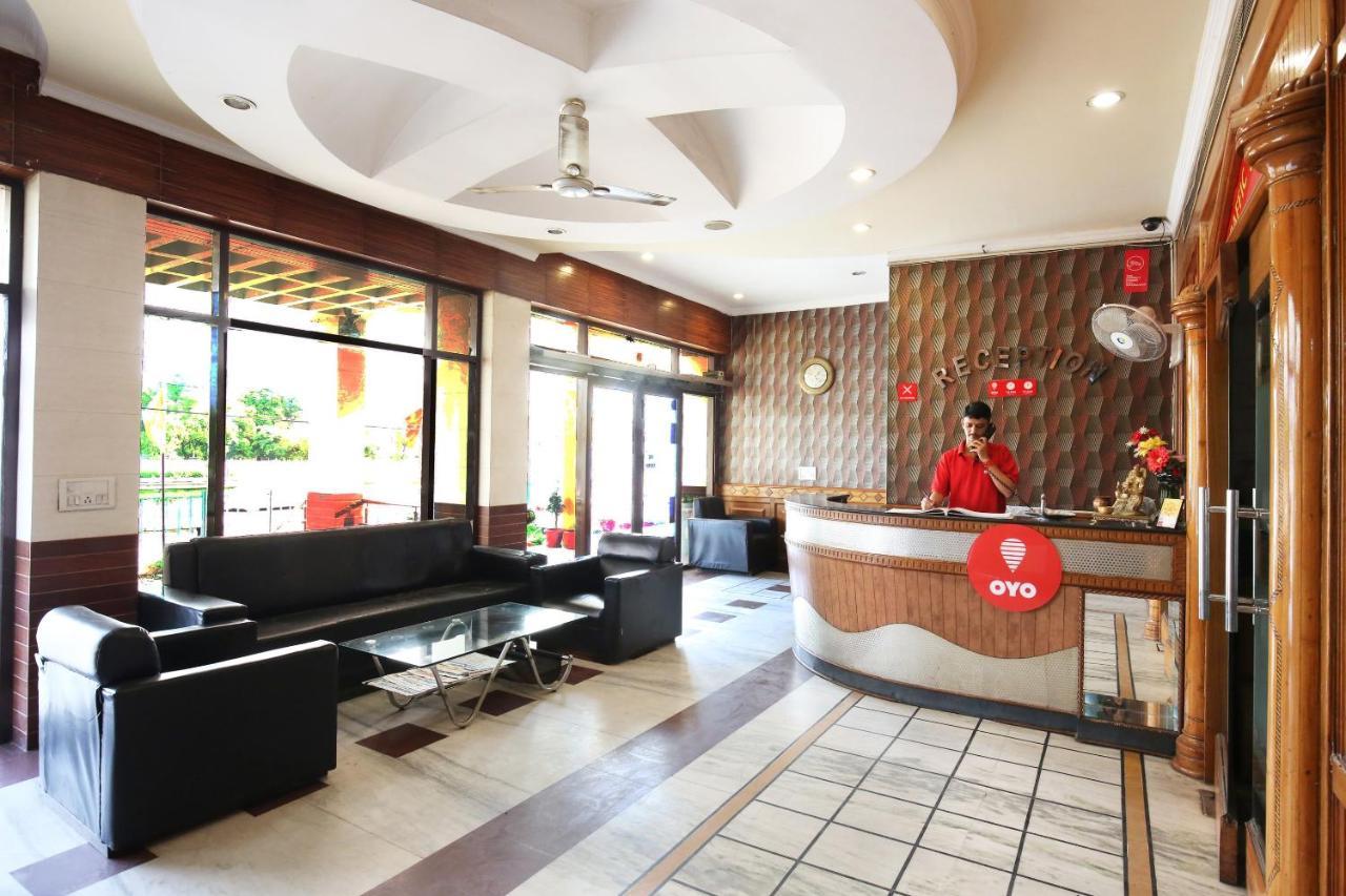 Capital O 10990 Hotel Gobind Regency Zirakpur Exterior photo