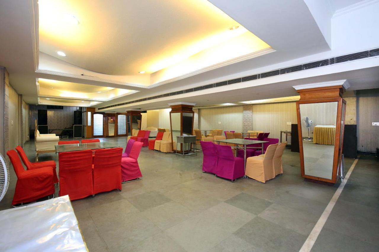 Capital O 10990 Hotel Gobind Regency Zirakpur Exterior photo